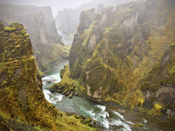 fjaðrárgljúfur-canyon.jpg